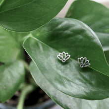 Afbeelding in Gallery-weergave laden, Earrings Lotus Small