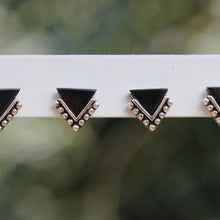 Afbeelding in Gallery-weergave laden, Earrings Onyx Triangles
