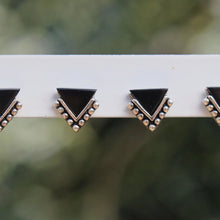 Afbeelding in Gallery-weergave laden, Earrings Onyx Triangles
