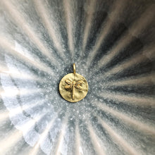 Afbeelding in Gallery-weergave laden, Necklace Flying Gold - by Lauren
